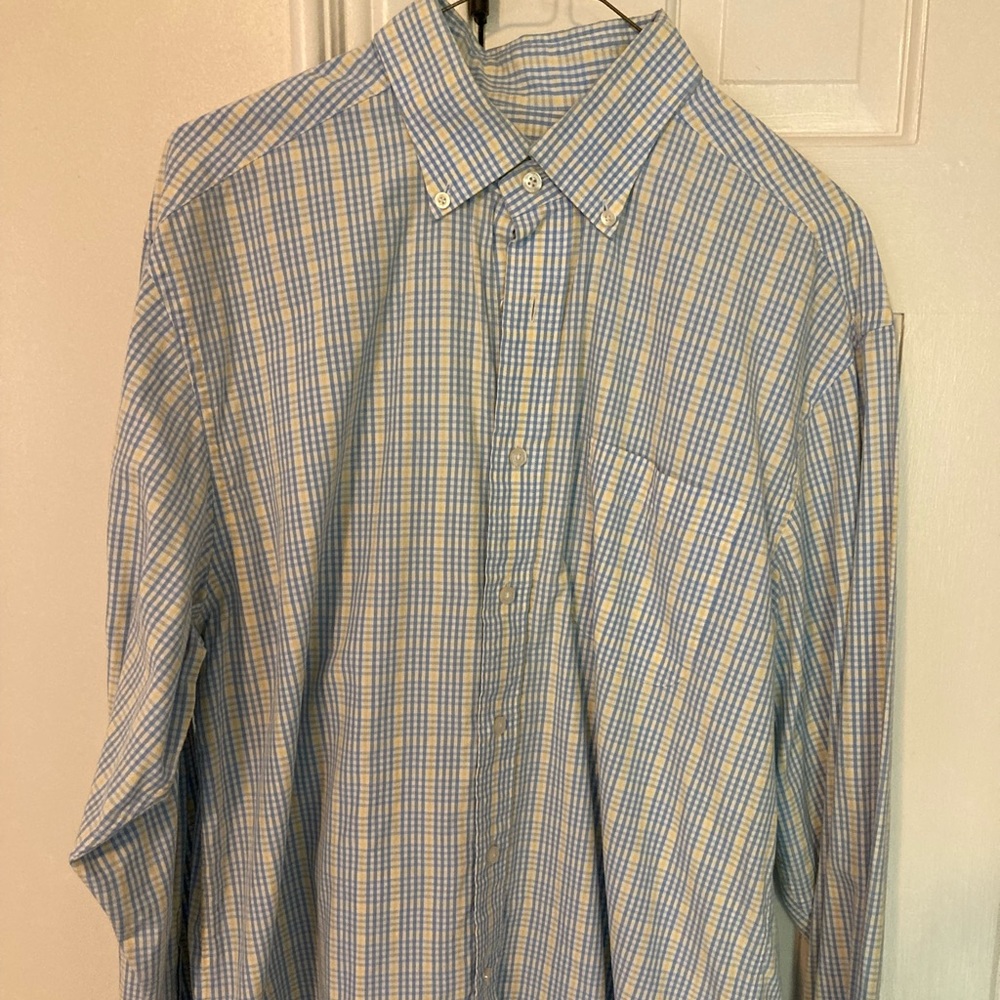 Vineyard Vines Button Down Medium - image 1